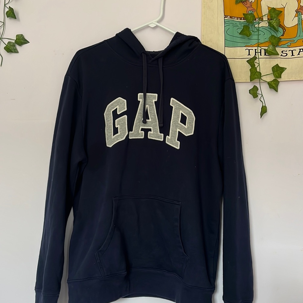 lightly worn gap hoodie in size large. Super comfy and cute!